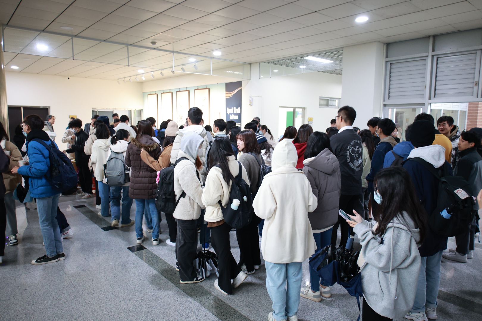歐趴粥吸引滿場同學參加