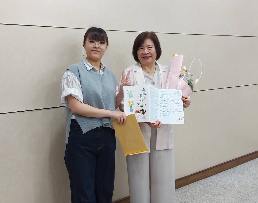 獲獎同學回贈何董事長感謝卡