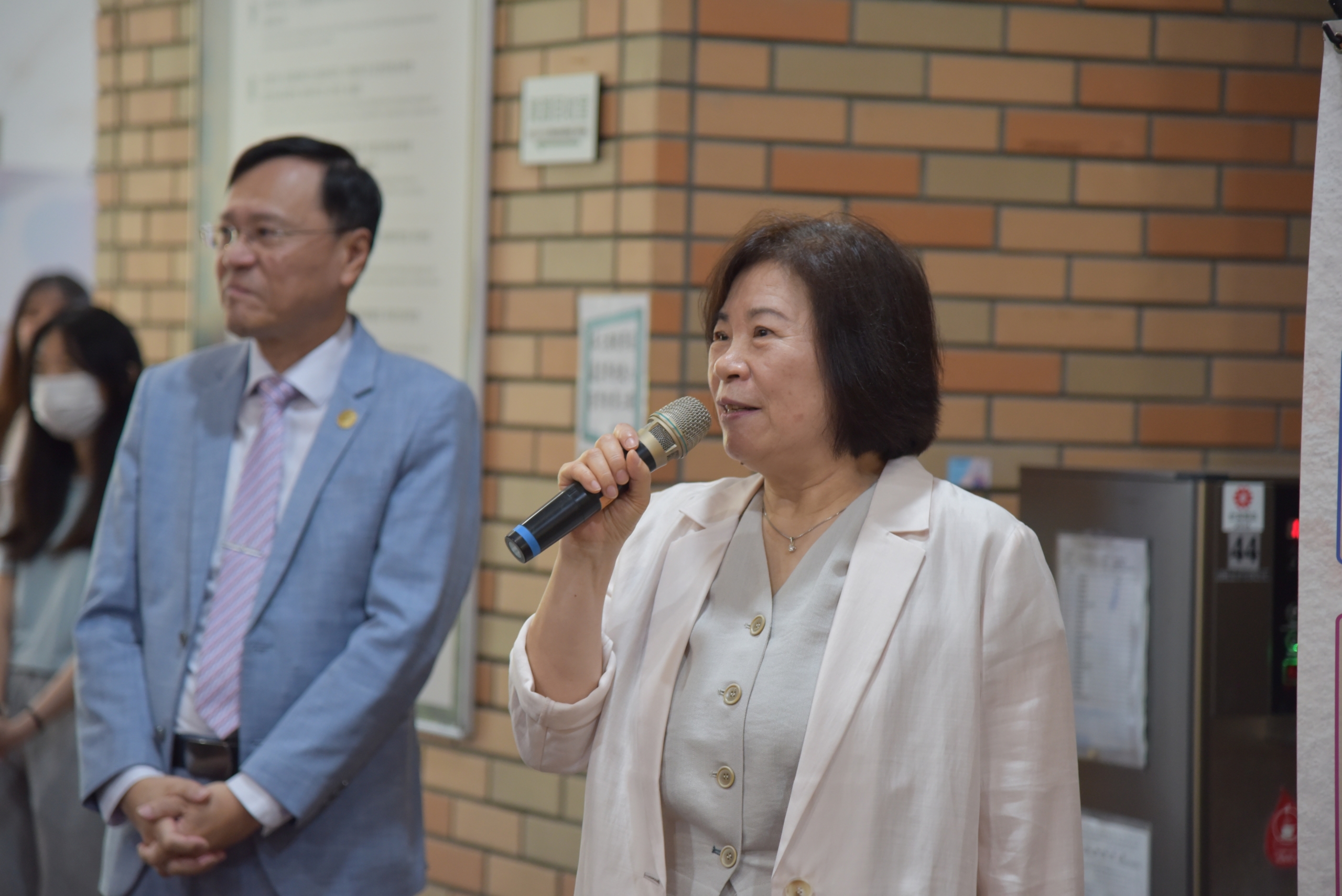 何秀貞董事長勉勵祝福同學考試順利